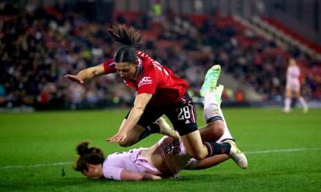 Manchester United's Rachel Williams (top) and Arsenal's Jennifer Beattie go down whilst battling for the ball.