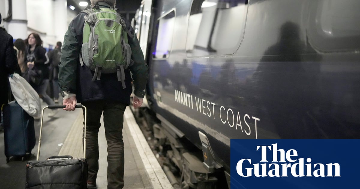 Reliability of UK trains fell to new lows in December, official figures show