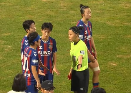 Ji So-yun and Bae Sun-young.