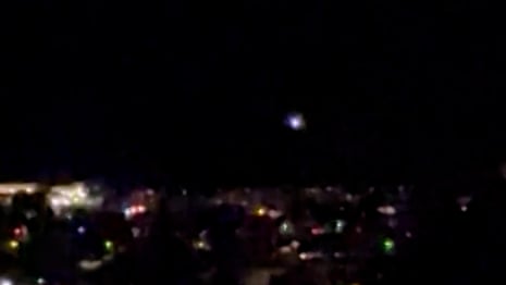 Drone'lar nedeniyle Danimarka Havaalanı Kapanırken Işık Yayan Nesne uçar-Video