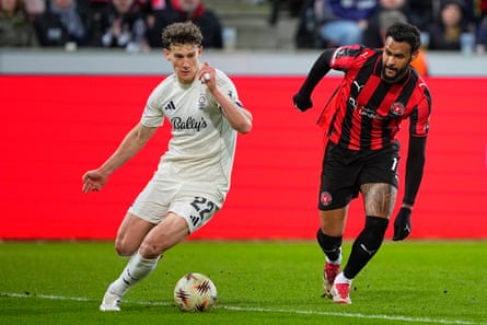 Nottingham Forest’s Ryan Yates and Midtjylland’s Júnior Brumado compete for the ball.
