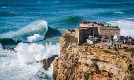 Big waves in Nazaré, Portugal