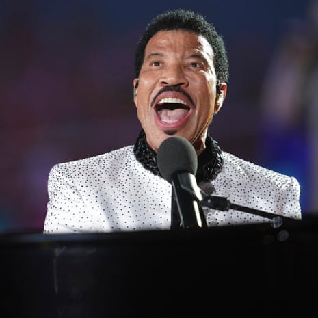 WAAAAA! Lionel Richie performing at the Coronation Concert.
