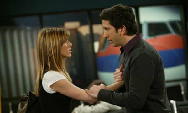 Jennifer Aniston e David Schwimmer como Rachel e Ross em Friends.