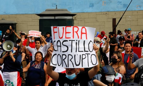 Anti-Castillo protesters in Lima on Wednesday. The sign reads: ‘Corrupt Castillo out’.