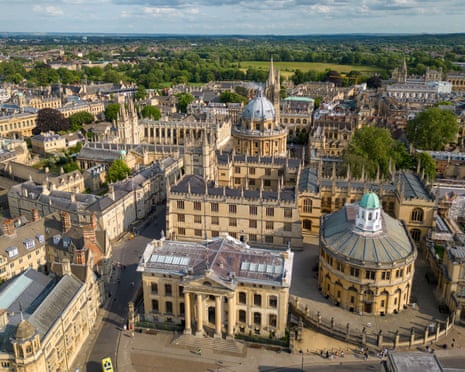 Sınıfta okuyan öğrenciler