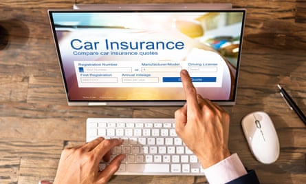 A man fills in an online car insurance form