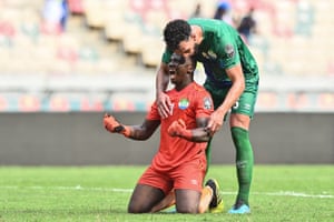 Sierra Leone’s goalkeeper Mohamed Nbalie Kamara (L) and Sierra Leone’s defender Steven Caulker (R) react after a draw.