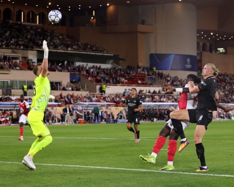 A lofted finish from Erling Haaland gives Manchester City the lead at Monaco.