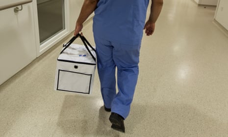 Organ for transplantation is carried in a bag