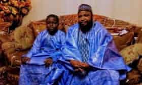 Haji Dukureh et son fils de 13 ans, Mustapha, sont victimes d'un incendie dans le Bronx.