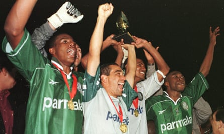 Roque Júnior winning the Mercosur Cup with Palmeiras in 1998.