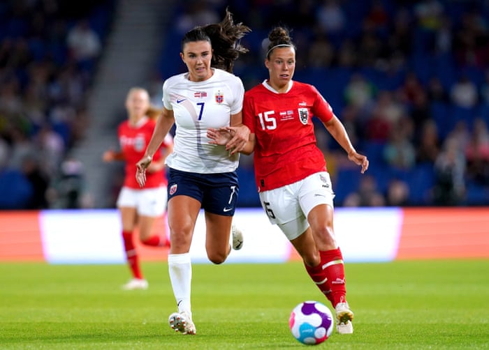 Ingrid Syrstad Engen and Austrian Nicole Billa battle for the ball.