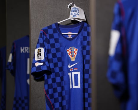 Modric’s strip. Pennant not pictured but you can bet your bottom dollar it’s nicer than the FA’s will-this-do effort.