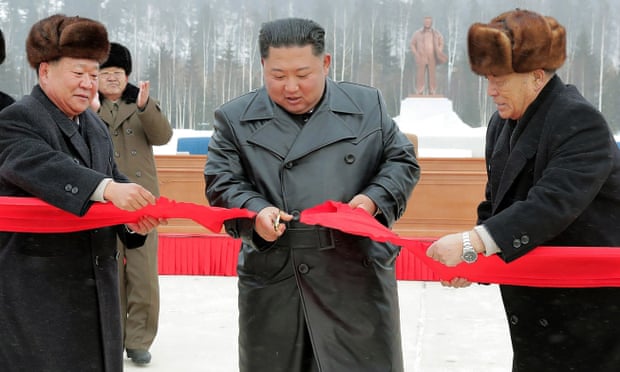 Kim Jong-un cuts the ribbon to mark the completion of Samjiyon.