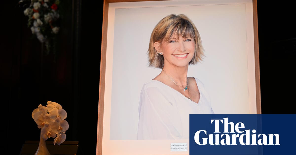 Thousands pay tribute to Olivia Newton-John at Australian memorial service