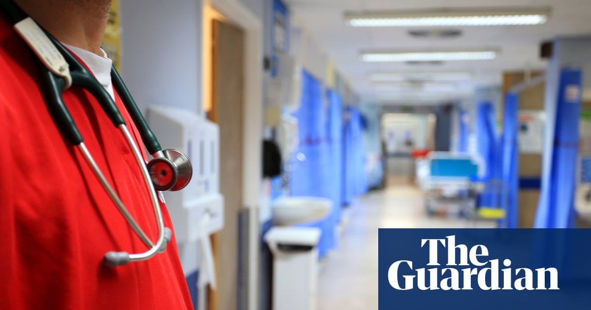 UK doctors demand pay rise of up to 30% over five years