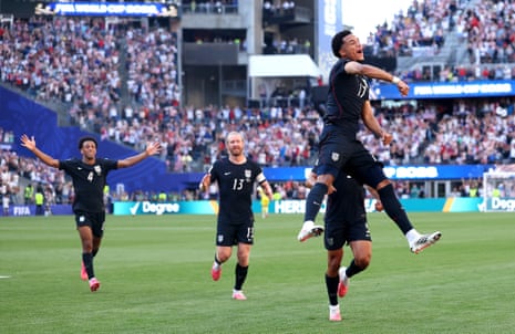 Malik Tillman equalises for USA!