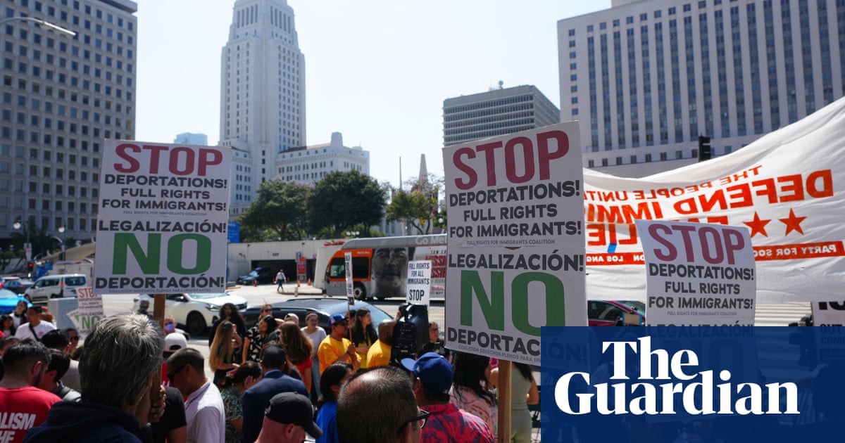 Ice agents use pepper spray and smoke grenades to disperse LA protesters