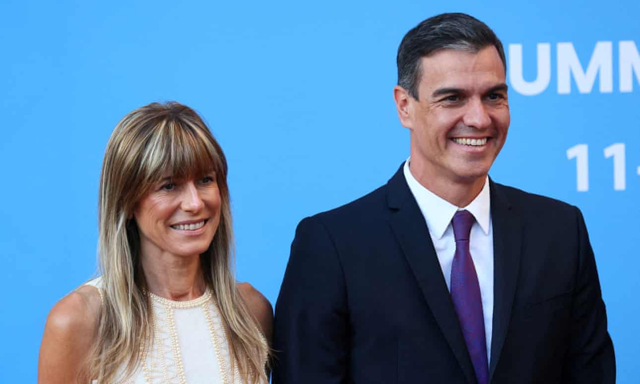 El primer ministro español considera renunciar, culpando a "acoso" político mientras su esposa enfrenta una investigación.