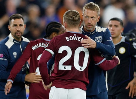 West Ham United manager Graham Potter and Jarrod Bowen look dejected after the match.