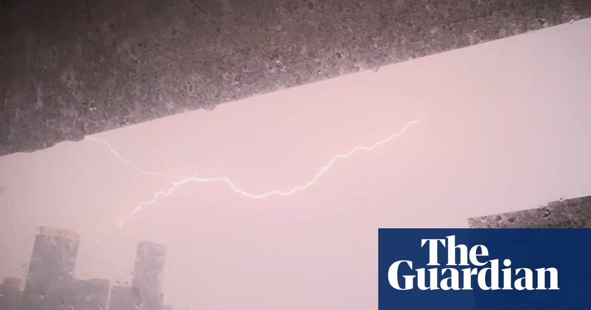 Dramatic lightning illuminates London skies during heatwave thunderstorm – video | UK weather Dramatic lightning illuminates London skies during heatwave thunderstorm – video | UK weather
