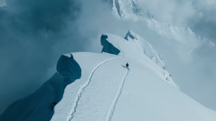 Andrzej Bargiel skiing down Mount Everest