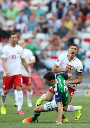 Cathcart takes out Lewandowski.