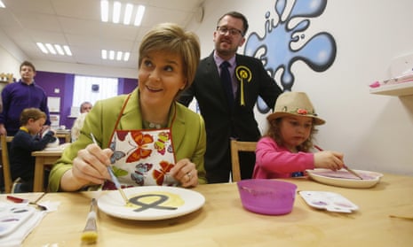 Nicola Sturgeon with Kitty MacDonald, 3, and the SNP candidate for the Glasgow South, Stewart McDonald.