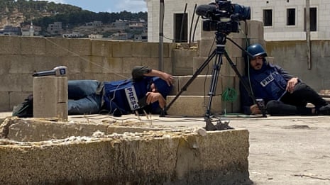 Palestinian journalists under fire in Jenin while covering Israeli raid – video