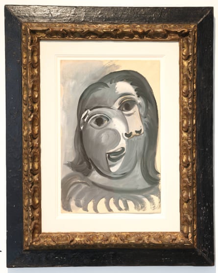 Tête de femme comes from the collection of Opera Gallery Paris.