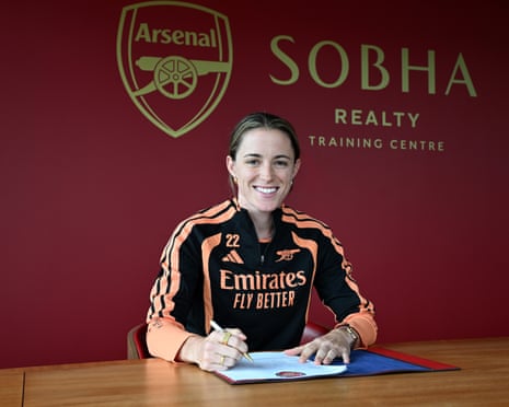 Ona Batlle signs for Arsenal.
