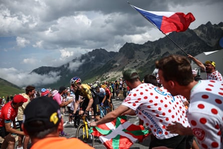 Wout van Aert leads a breakaway in the ascent of the Col du Tourmalet in 2023