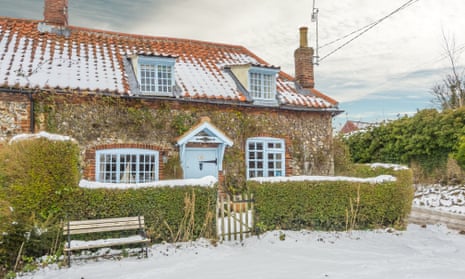 11 Photos of English Country Cottages That Make Us Want One Right Now