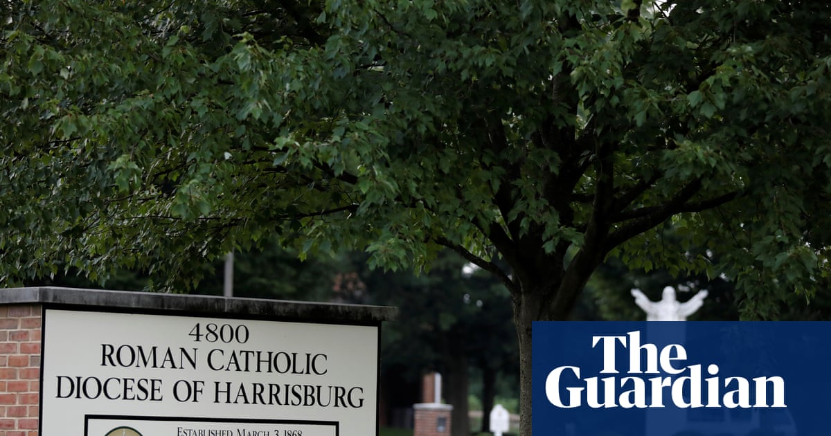 Pennsylvania artist sorry for including Nazi camp arch on school parade float Pennsylvania artist sorry for including Nazi camp arch on school parade float