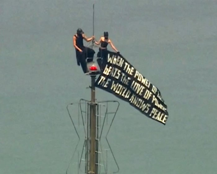 Couple arrested on Empire State Building after apparent proposal – video
