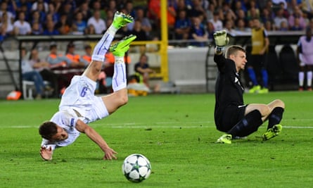 Jamie Vardy is brought down by Ludovic Butelle, leading to a second-half penalty for the visitors.