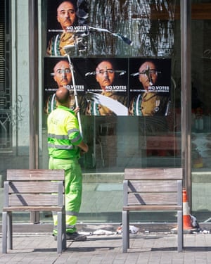 Posters depicting General Franco imply that ânoâ voters are fascists.