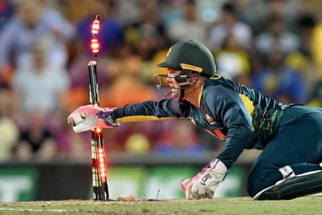 Alex Carey stumps Lhuan-dre Pretorius
