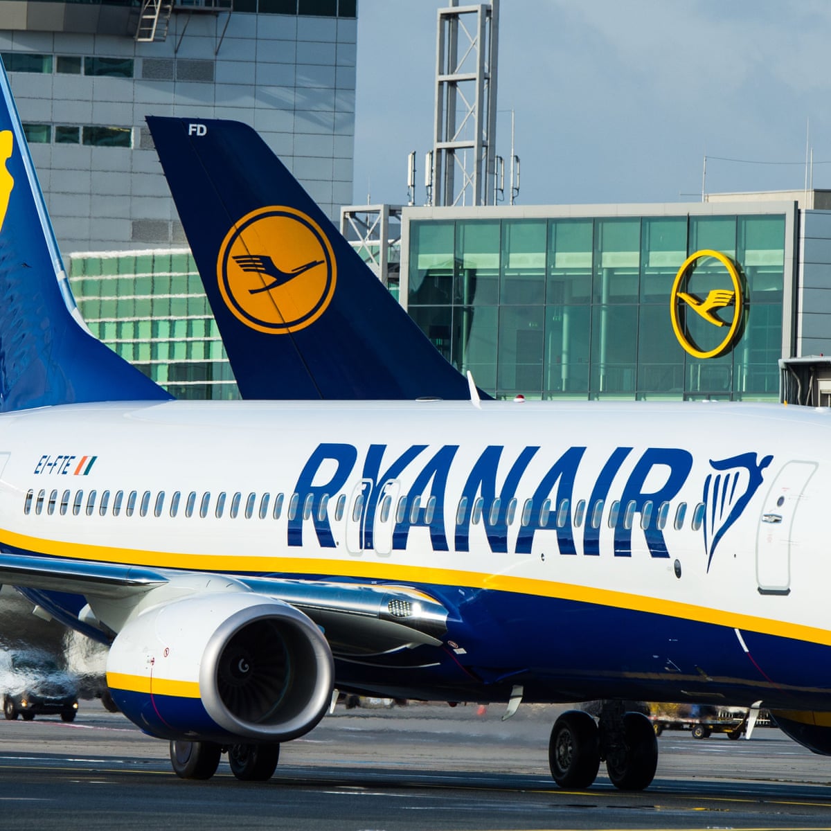 Ryanair Cancels 40 To 50 Flights A Day For Staff To Go On Holiday Ryanair The Guardian