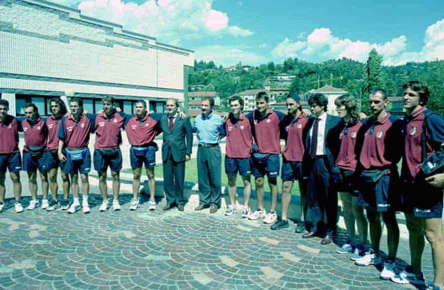Souness with his Torino players and club president Massimo Vidulich in 1997.