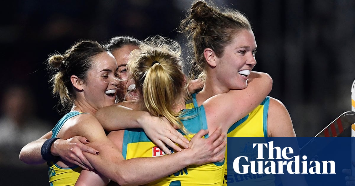 Australias Hockeyroos consider strike action after key players dropped