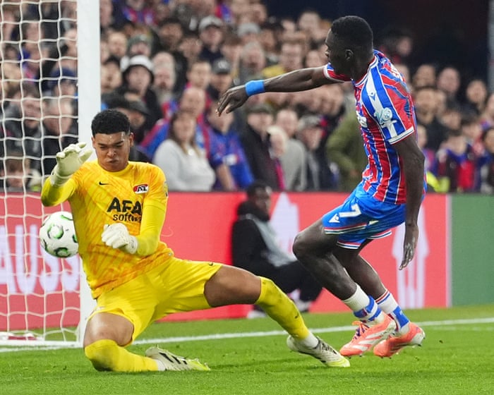 Crystal Palace’s Ismaïla Sarr spells danger for AZ to spare Mateta’s blushes