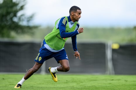 Alexander Isak starts on the bench for Sweden in Ljubjana tonight.