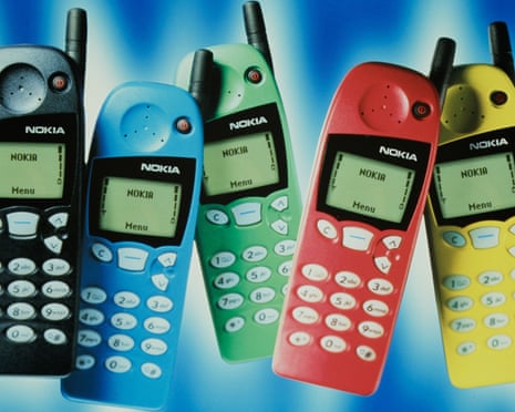 The Nokia 5110 from 1998 came in different colours.