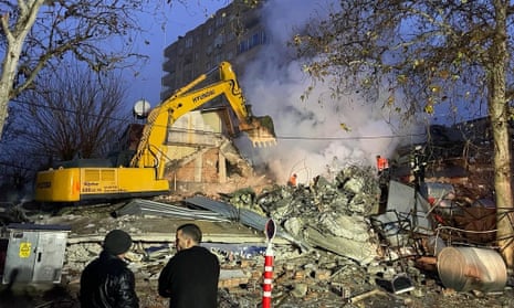 The remains of a 5-storey building in Osmaniye, Turkey