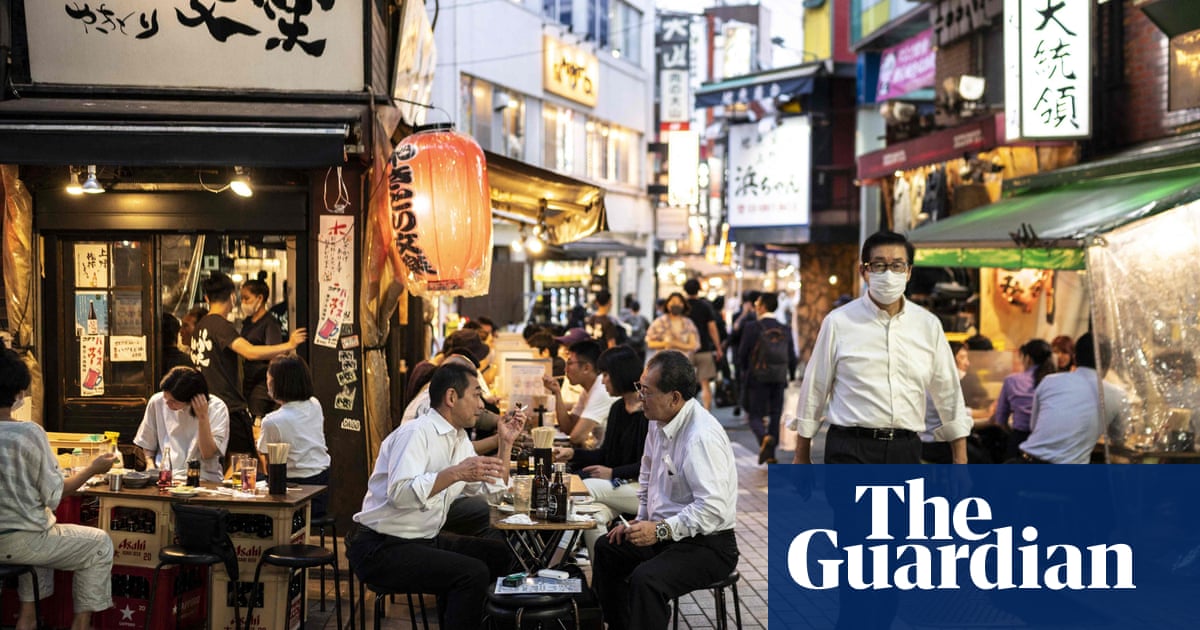 '완전한 고통': 직원들이 상사와 술을 마시는 것을 두려워하면서 일본의 파티 시즌이 빛을 잃습니다.