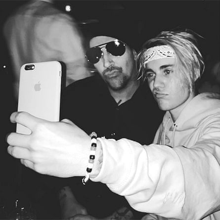 Marilyn Manson and Justin Bieber’s selfie moment.