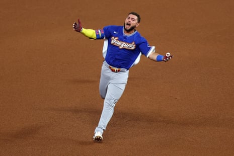 Wilyer Abreu rounds the bases after hitting a solo home run in the fifth inning.