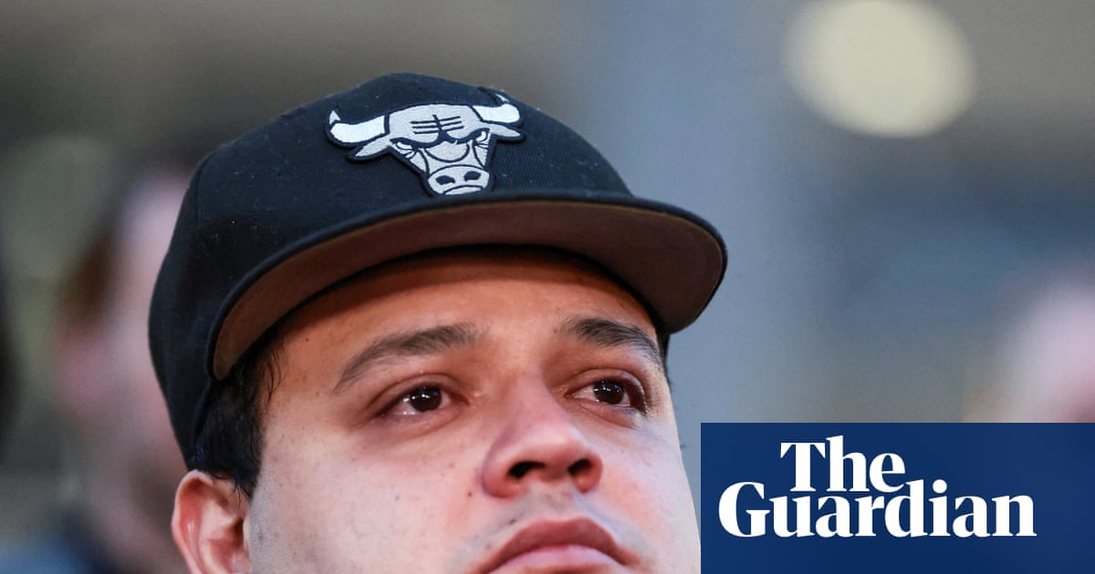 Judge issues temporary order to block officials from detaining Kilmar Ábrego García